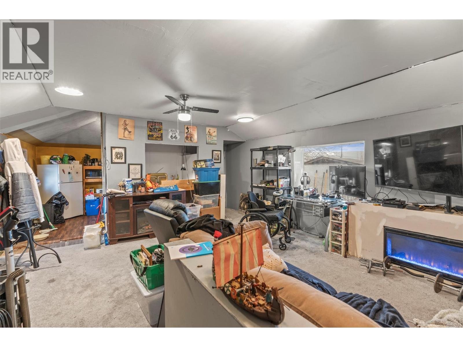 1978 Pleasant Valley Road, Spallumcheen, BC - Indoor