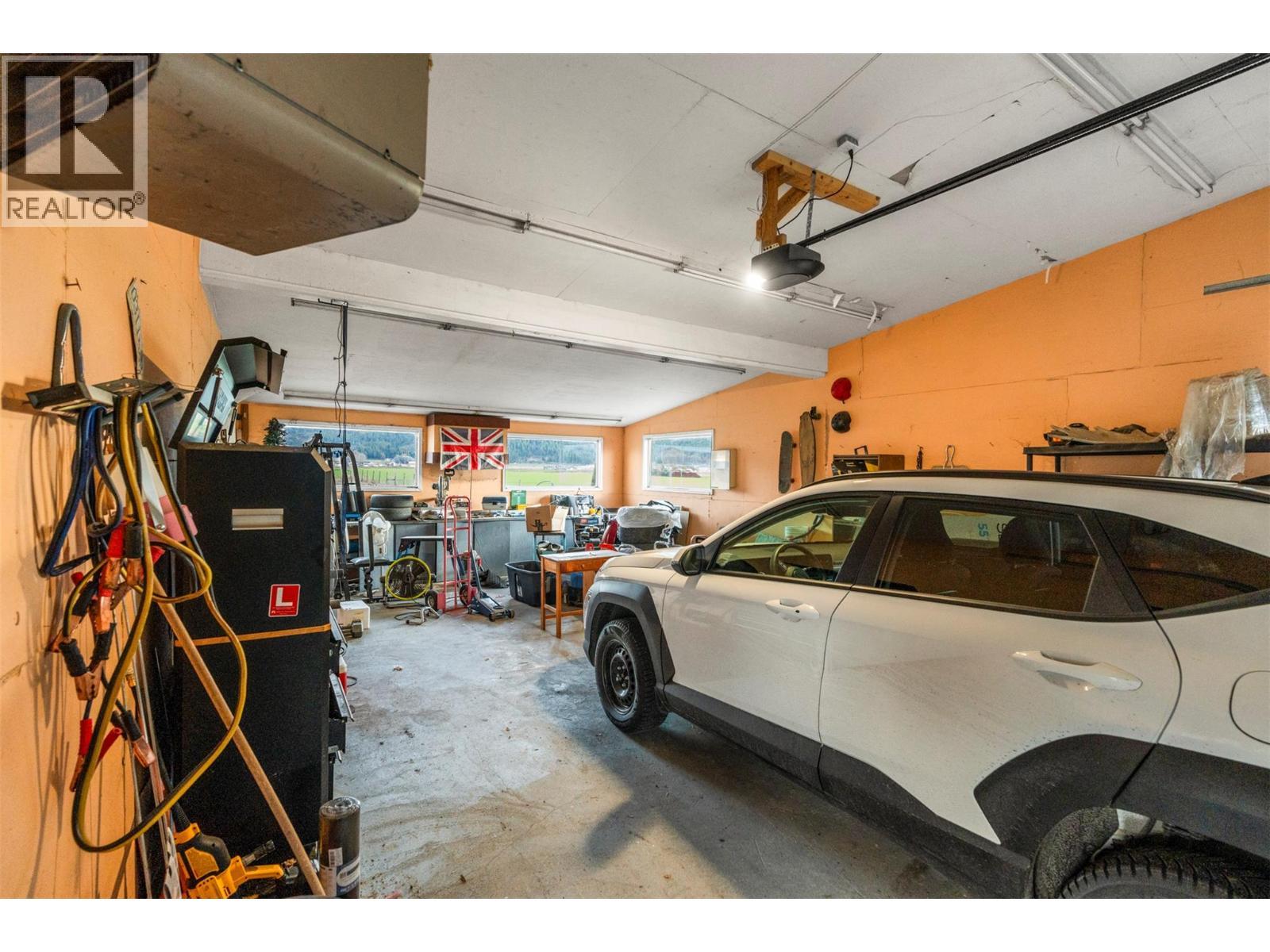 1978 Pleasant Valley Road, Spallumcheen, BC - Indoor Photo Showing Garage