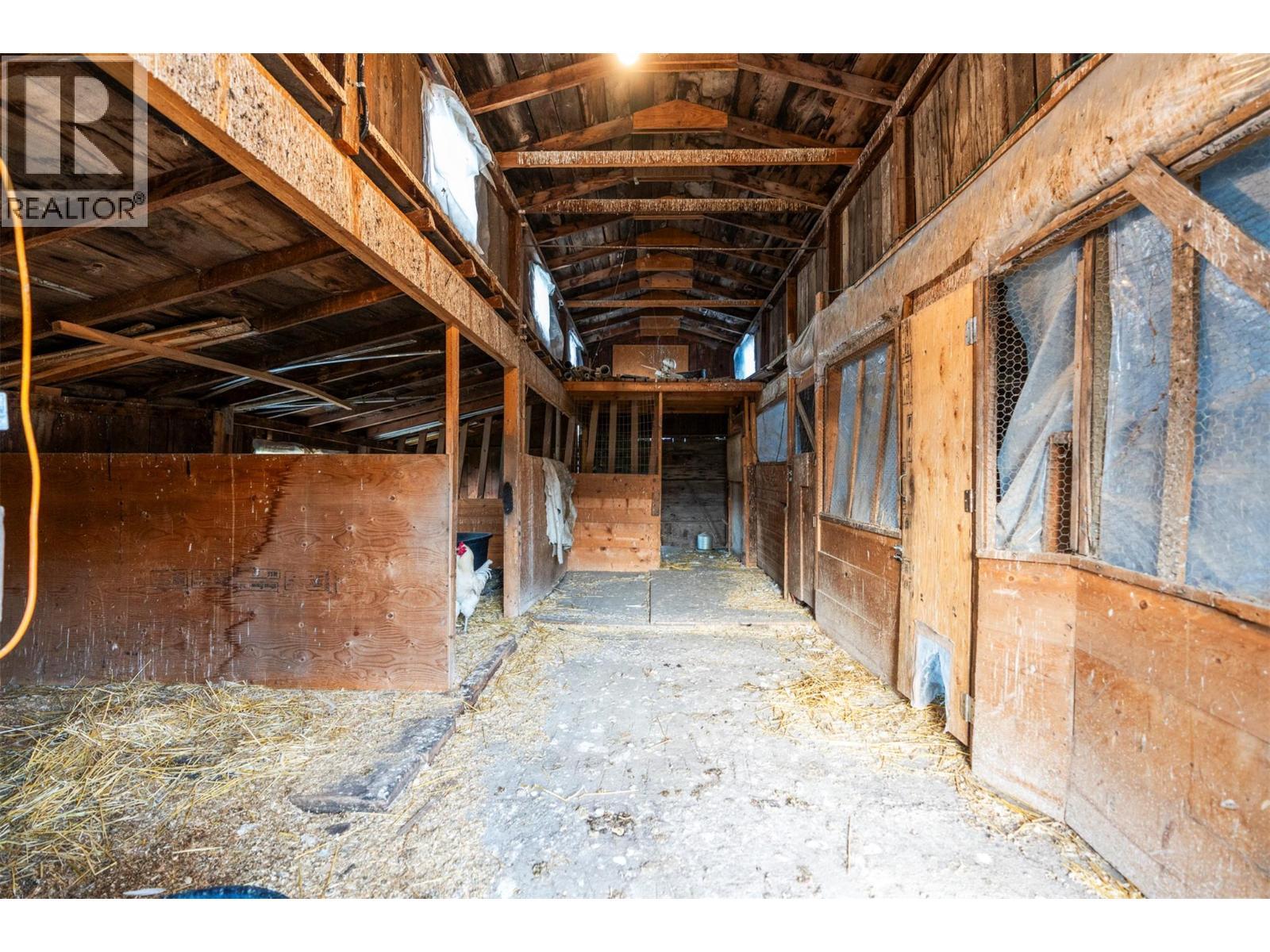 1978 Pleasant Valley Road, Spallumcheen, BC - Indoor