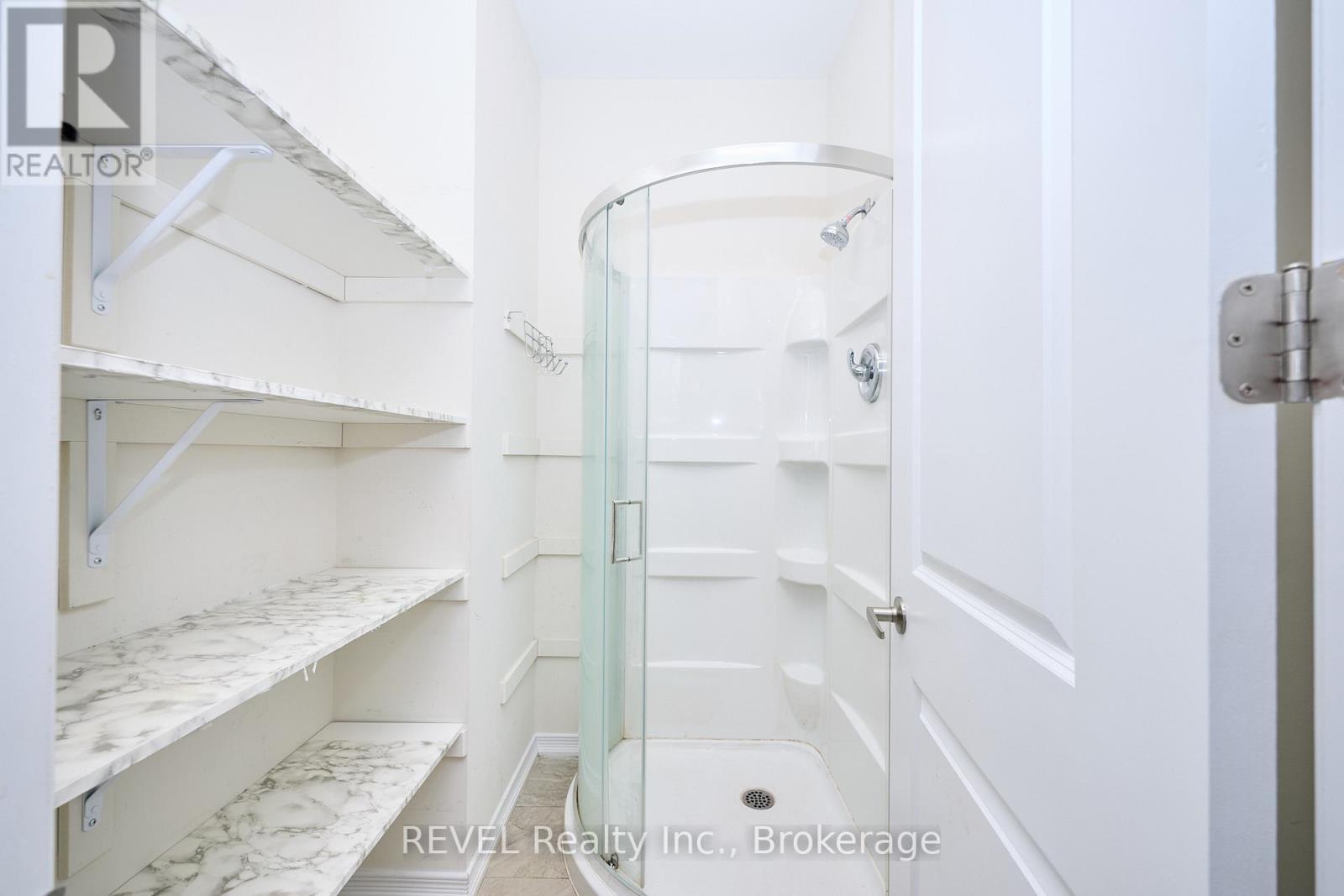 8787 Chickory Trail, Niagara Falls (Brown), ON - Indoor With Storage