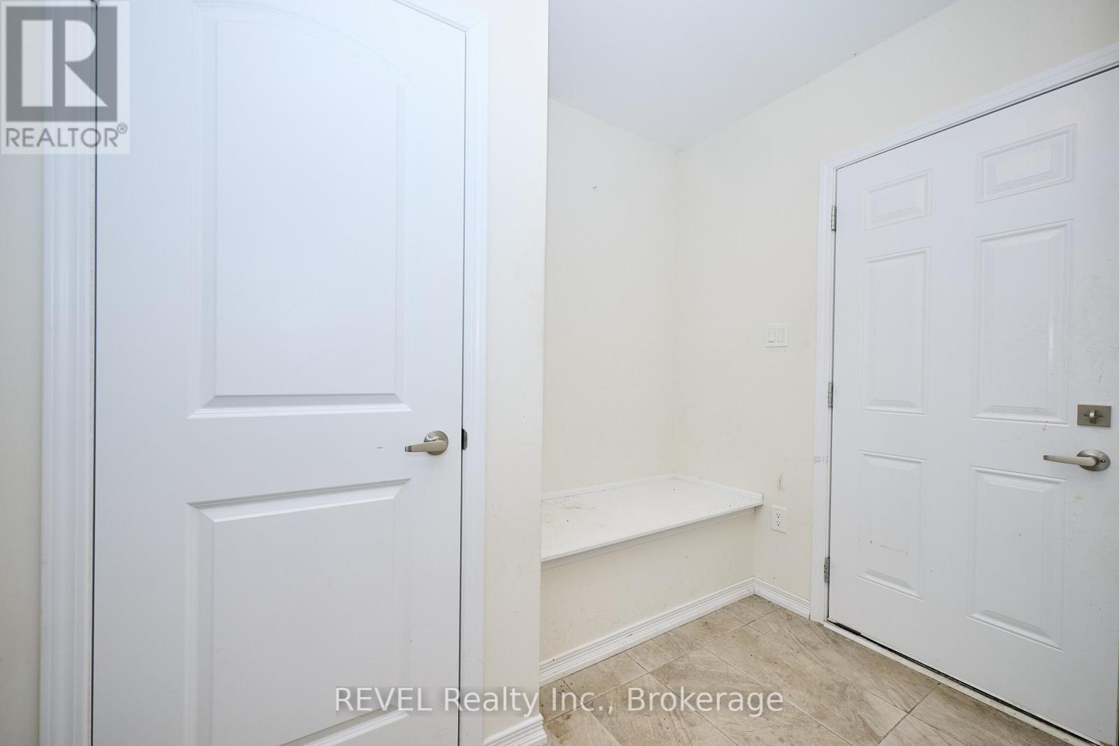 8787 Chickory Trail, Niagara Falls (Brown), ON - Indoor Photo Showing Other Room