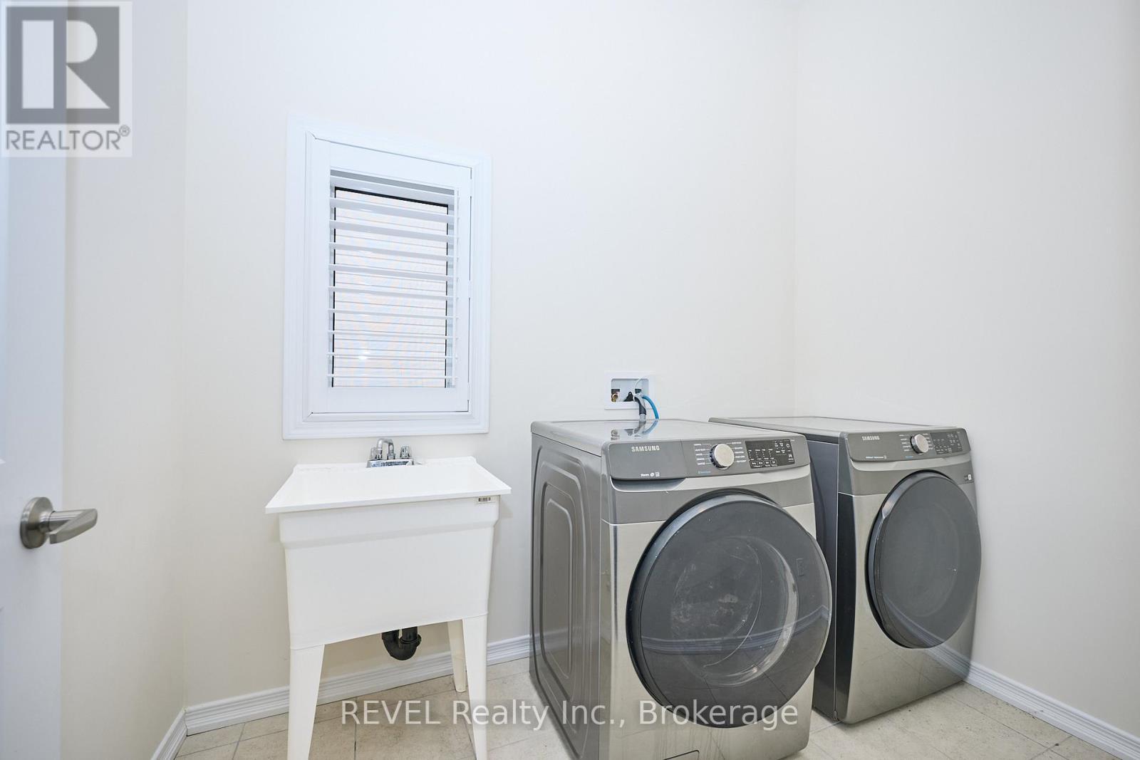 8787 Chickory Trail, Niagara Falls (Brown), ON - Indoor Photo Showing Laundry Room