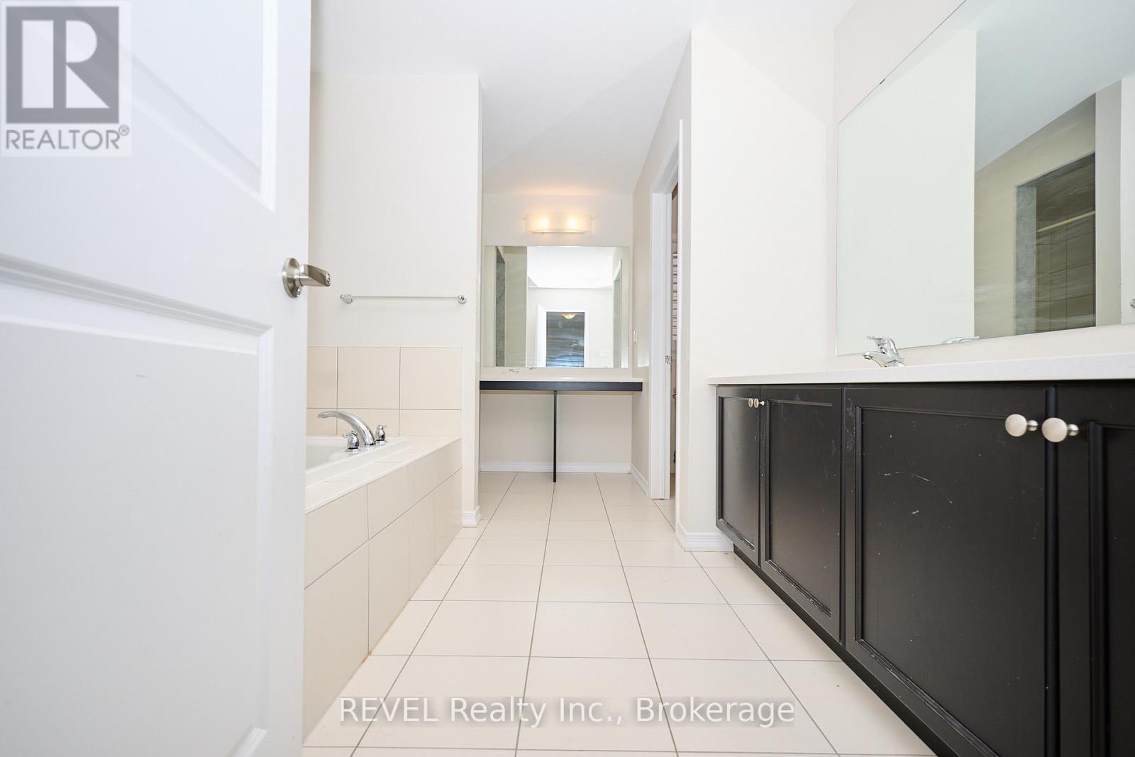 8787 Chickory Trail, Niagara Falls (Brown), ON - Indoor Photo Showing Other Room