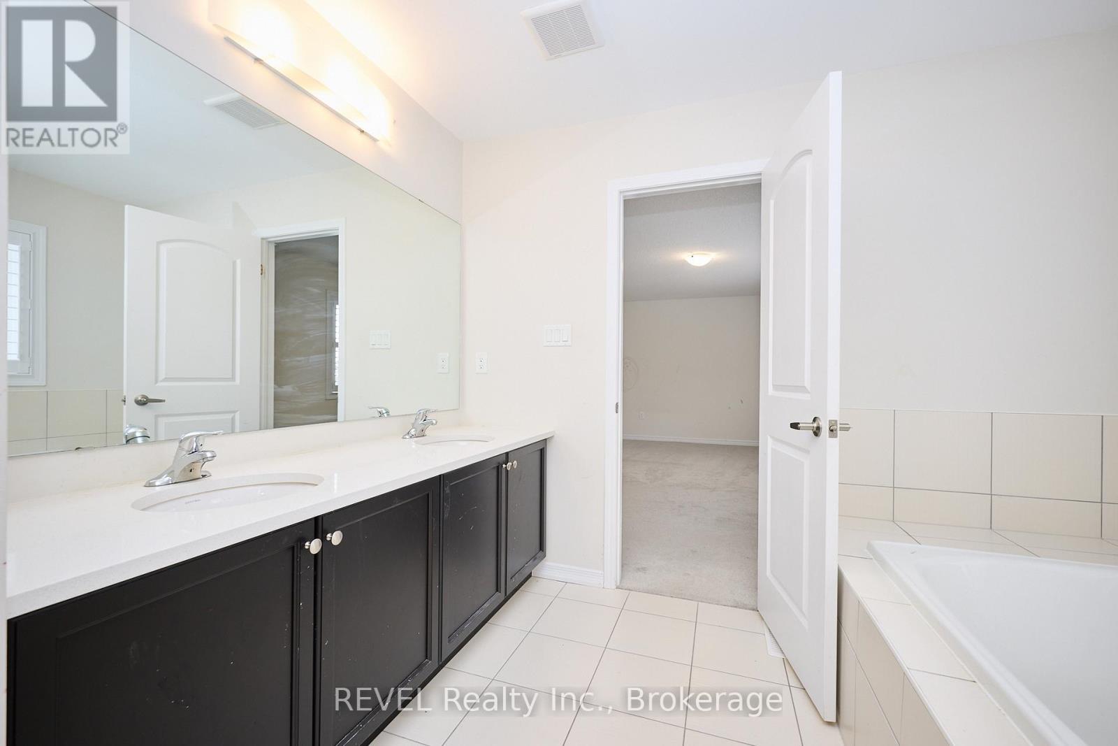 8787 Chickory Trail, Niagara Falls (Brown), ON - Indoor Photo Showing Bathroom