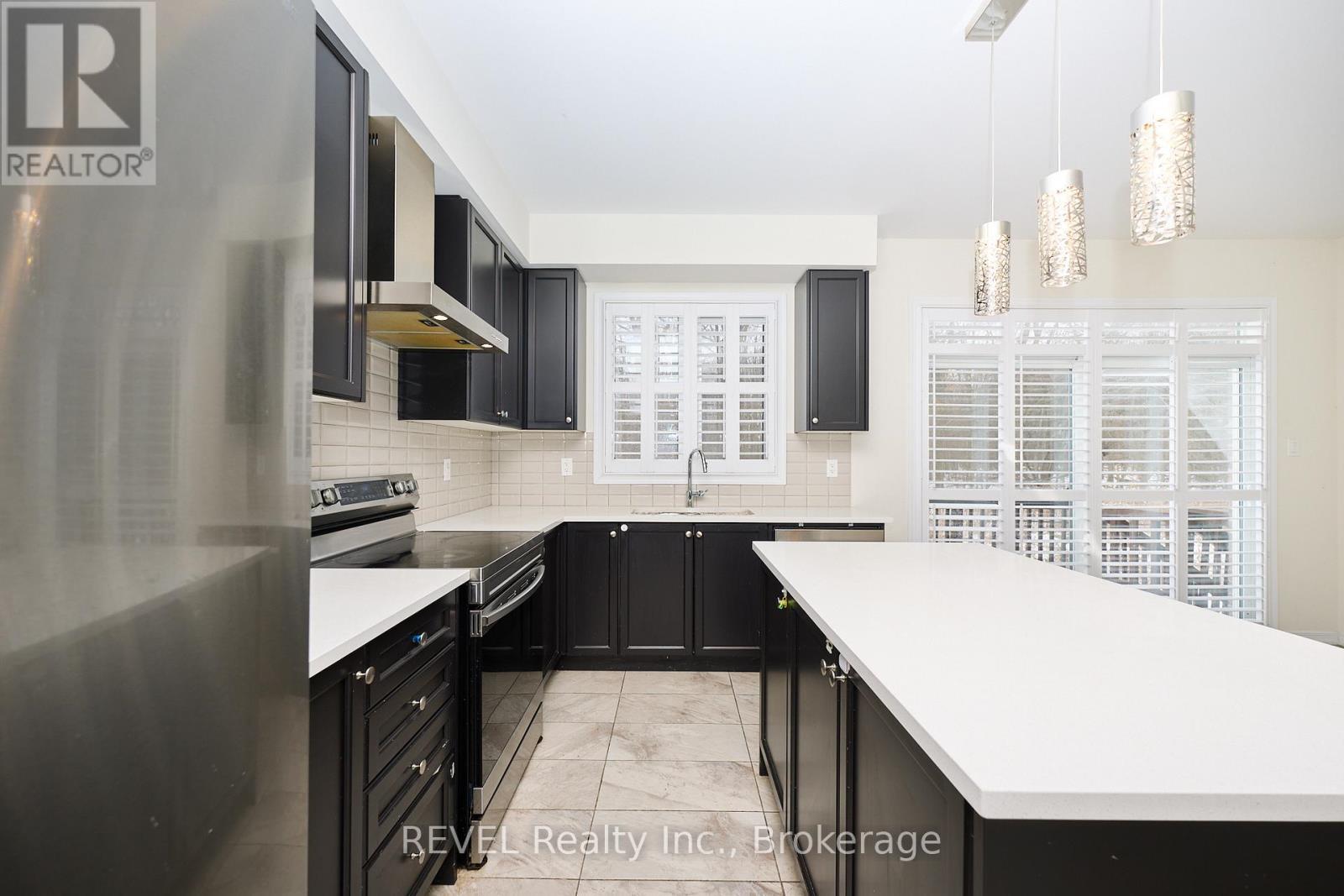 8787 Chickory Trail, Niagara Falls (Brown), ON - Indoor Photo Showing Kitchen With Double Sink With Upgraded Kitchen