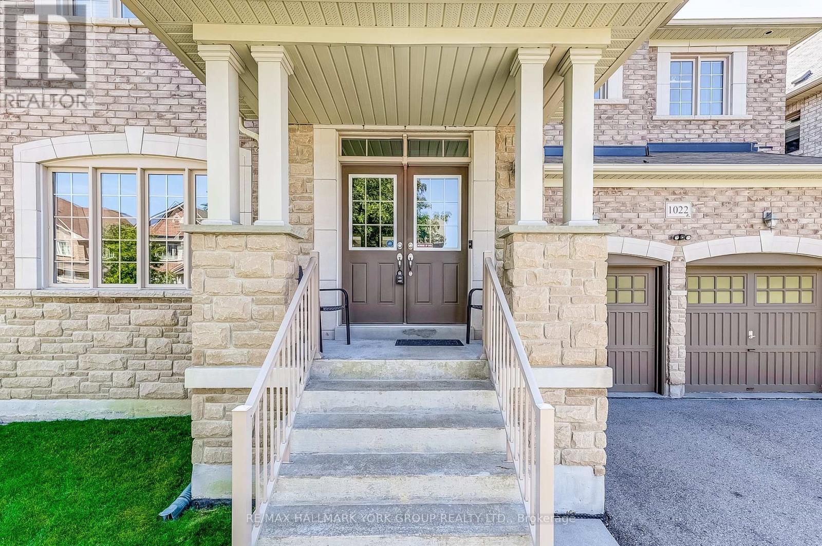 1022 Sherman Brock Circle, Newmarket, ON - Outdoor