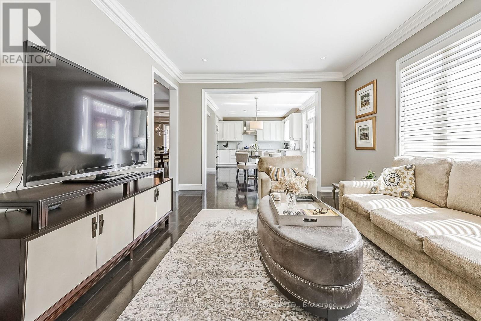 1022 Sherman Brock Circle, Newmarket, ON - Indoor Photo Showing Living Room