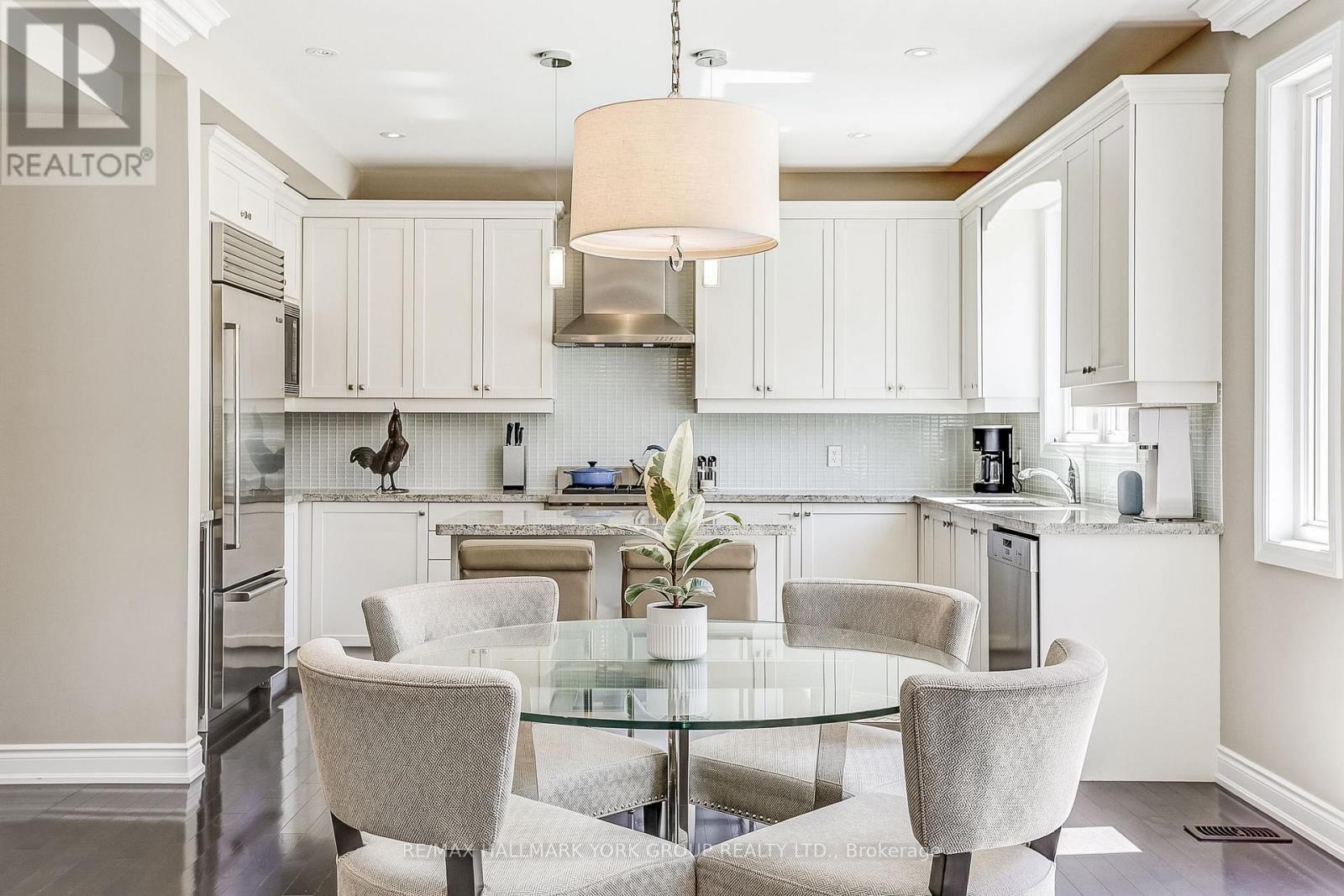 1022 Sherman Brock Circle, Newmarket, ON - Indoor Photo Showing Dining Room