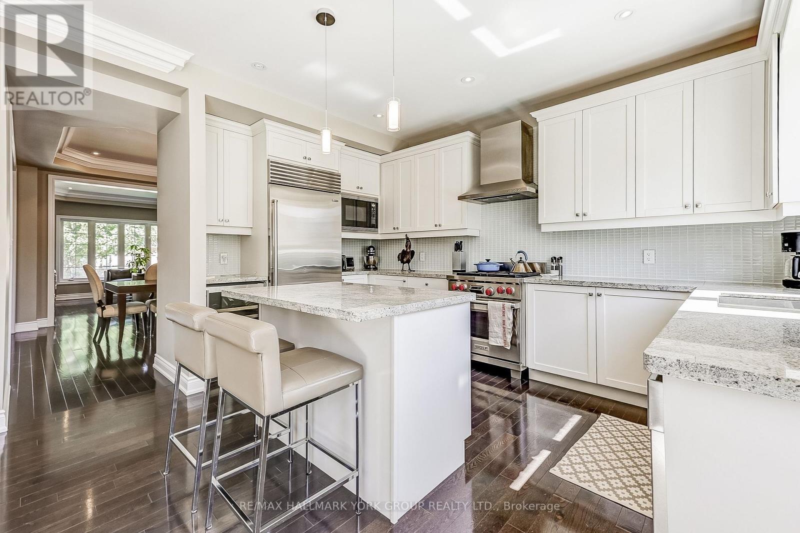 1022 Sherman Brock Circle, Newmarket, ON - Indoor Photo Showing Kitchen With Upgraded Kitchen