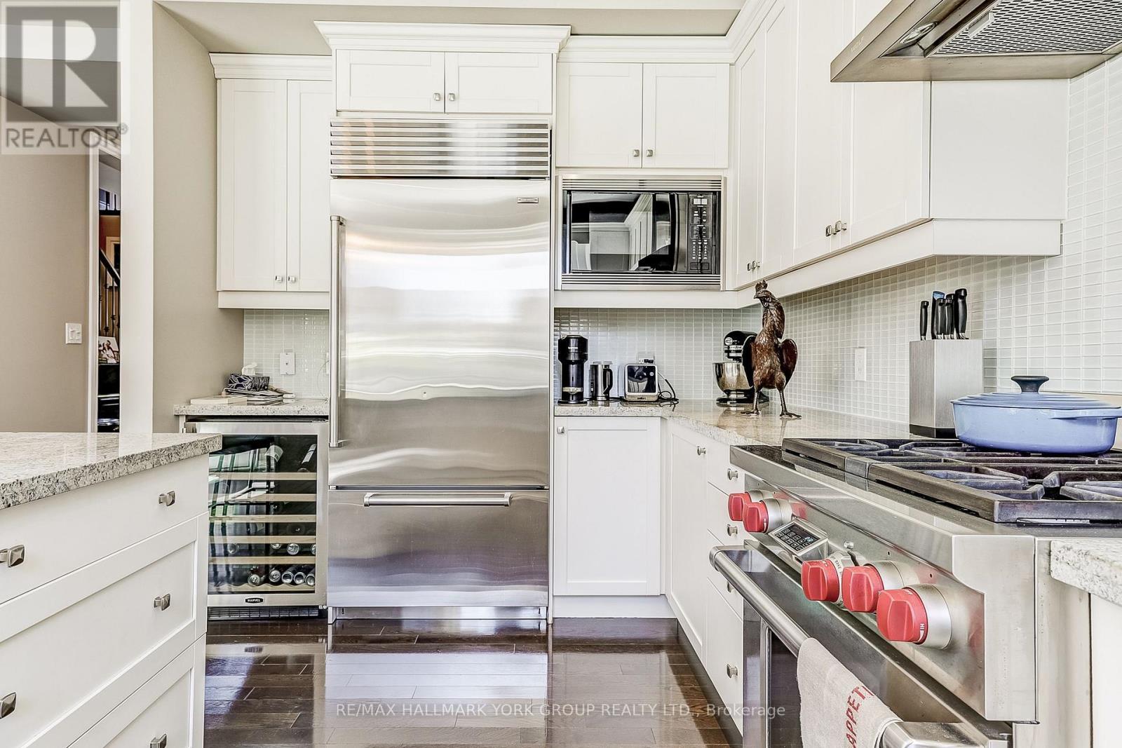 1022 Sherman Brock Circle, Newmarket, ON - Indoor Photo Showing Kitchen With Upgraded Kitchen