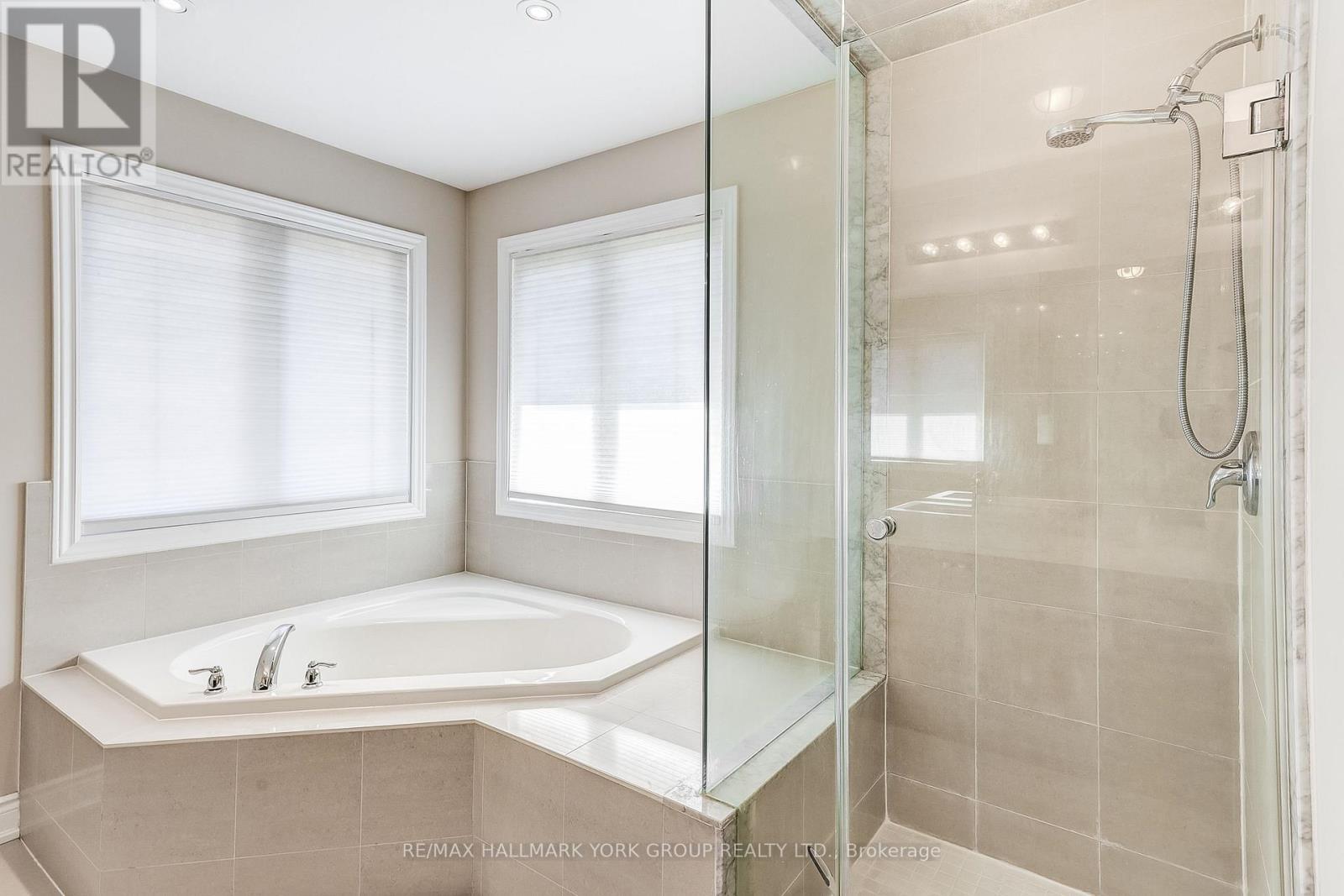 1022 Sherman Brock Circle, Newmarket, ON - Indoor Photo Showing Bathroom