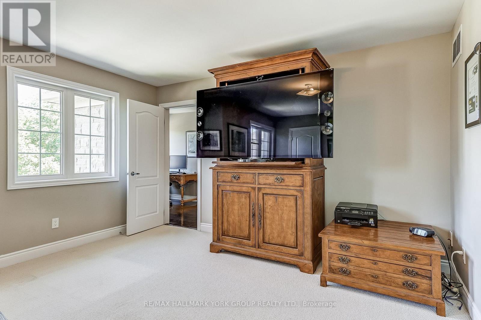 1022 Sherman Brock Circle, Newmarket, ON - Indoor