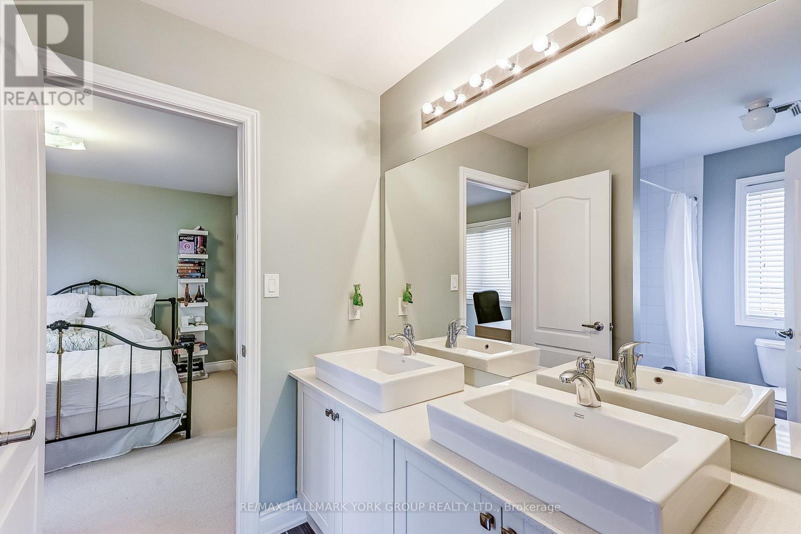 1022 Sherman Brock Circle, Newmarket, ON - Indoor Photo Showing Bathroom