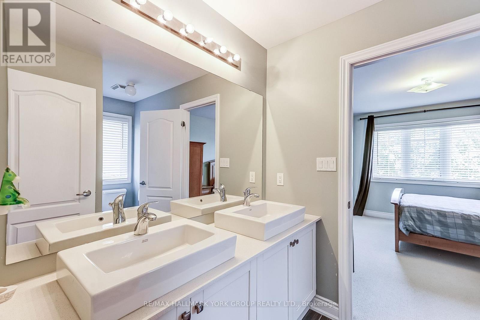 1022 Sherman Brock Circle, Newmarket, ON - Indoor Photo Showing Bathroom