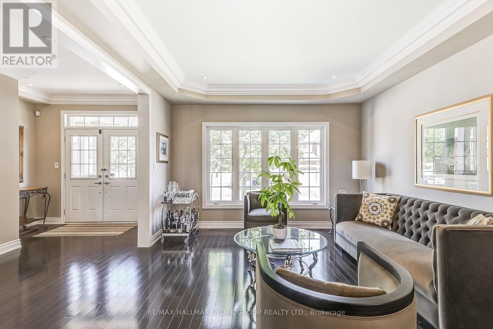 1022 Sherman Brock Circle, Newmarket, ON - Indoor Photo Showing Living Room