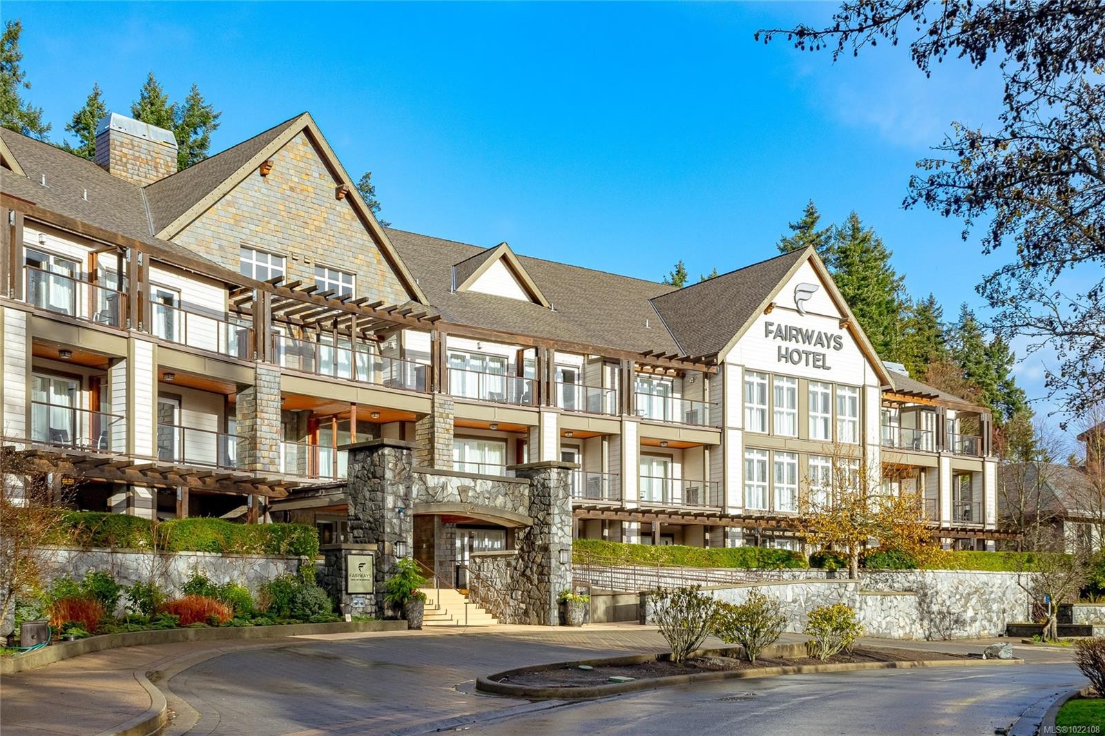 113/115A-1376 Lynburne Pl, Langford, BC - Outdoor With Facade
