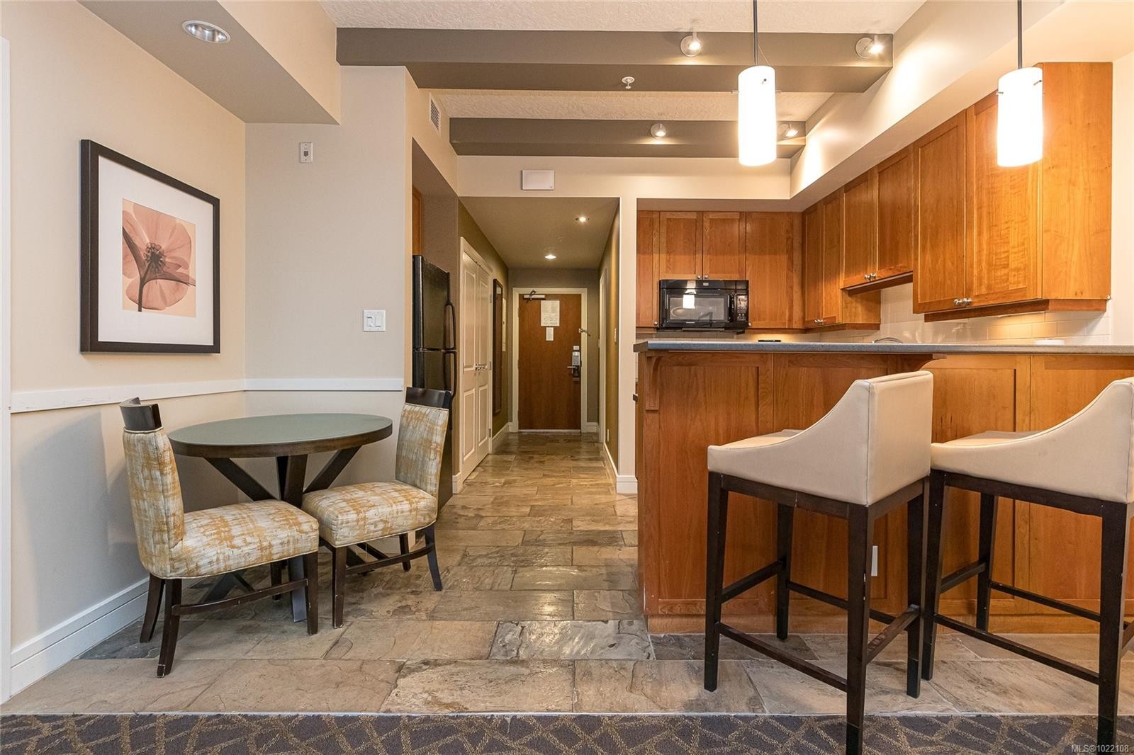 113/115A-1376 Lynburne Pl, Langford, BC - Indoor Photo Showing Dining Room