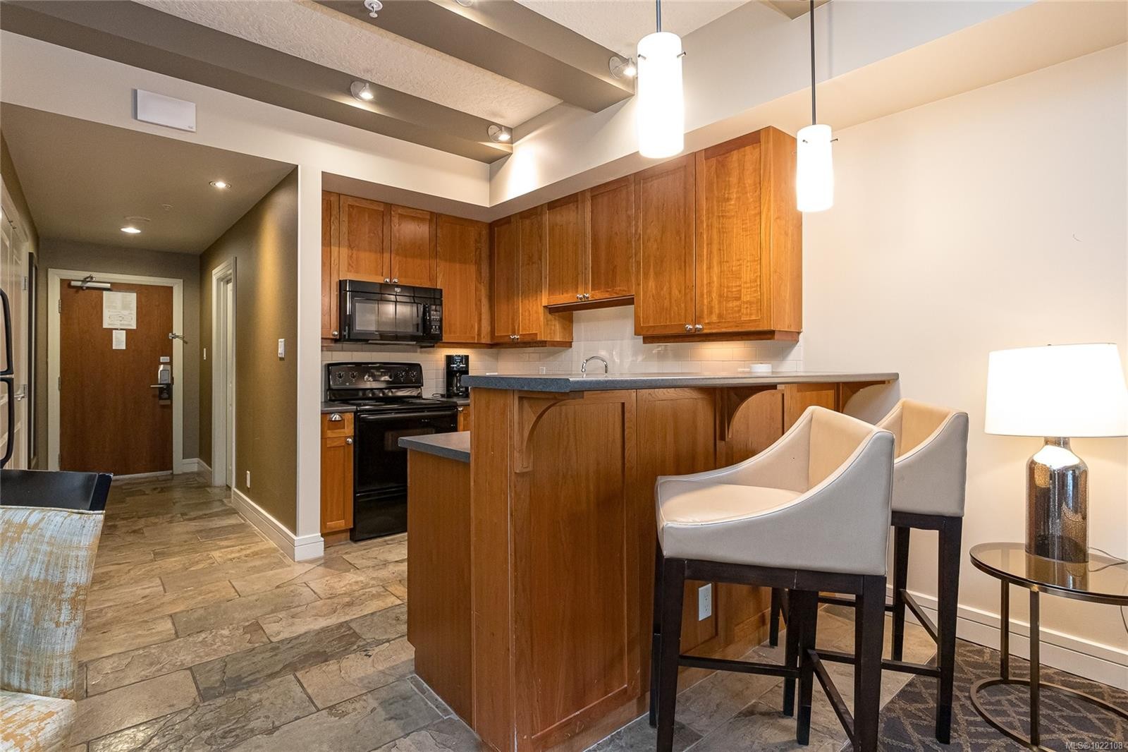 113/115A-1376 Lynburne Pl, Langford, BC - Indoor Photo Showing Kitchen