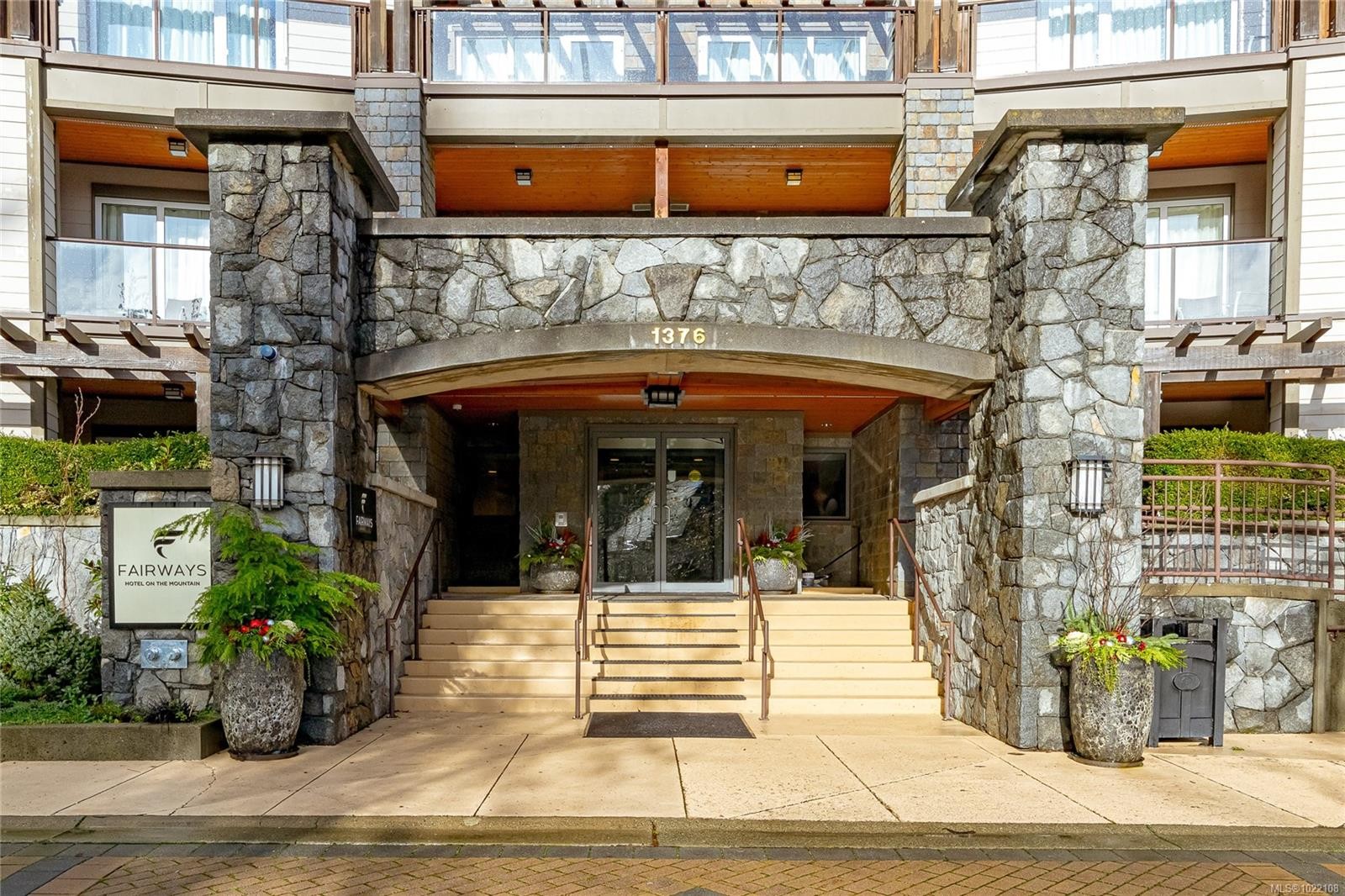 113/115A-1376 Lynburne Pl, Langford, BC - Outdoor