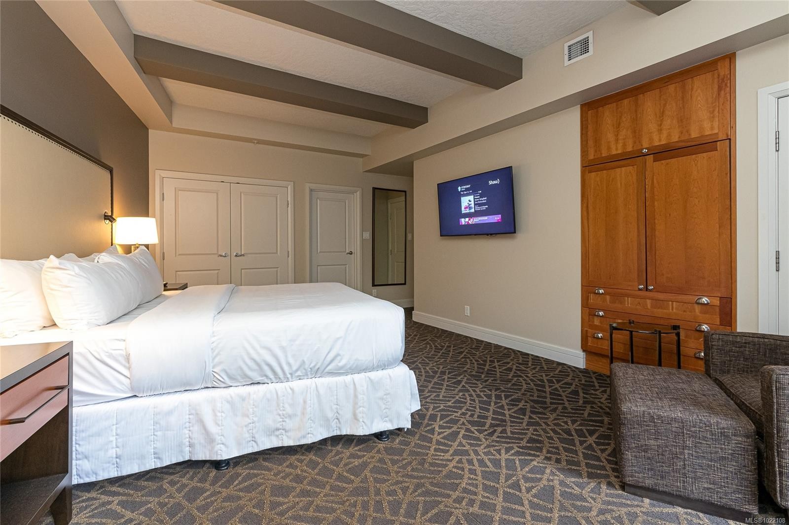 113/115A-1376 Lynburne Pl, Langford, BC - Indoor Photo Showing Bedroom