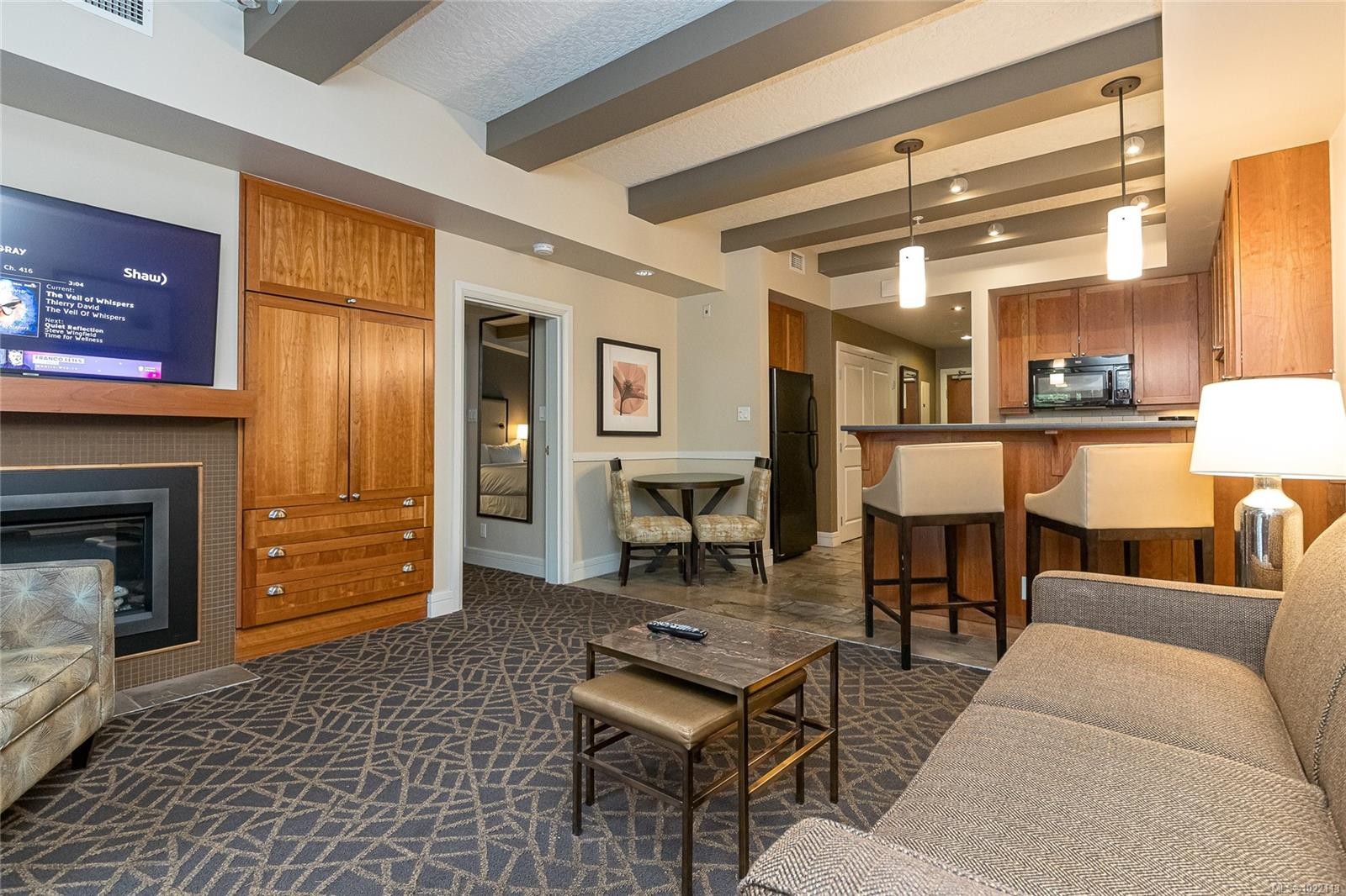 113/115B-1376 Lynburne Pl, Langford, BC - Indoor Photo Showing Living Room With Fireplace