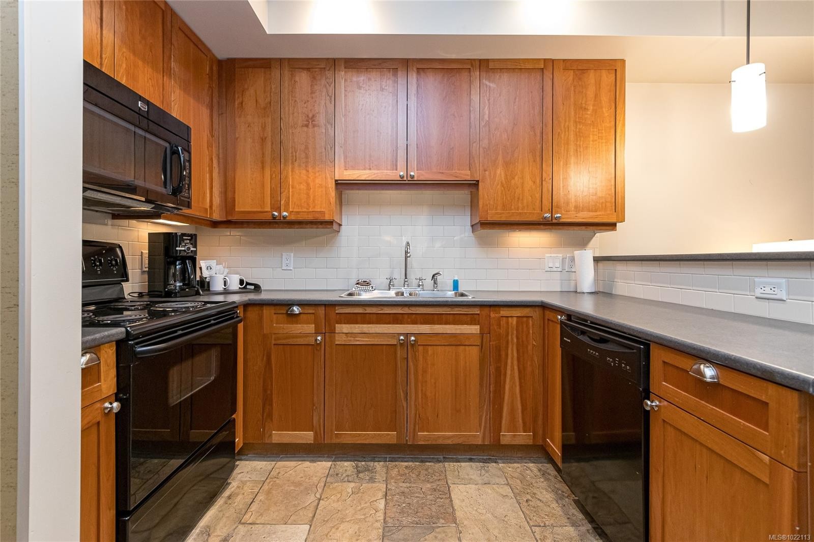 113/115B-1376 Lynburne Pl, Langford, BC - Indoor Photo Showing Kitchen With Double Sink