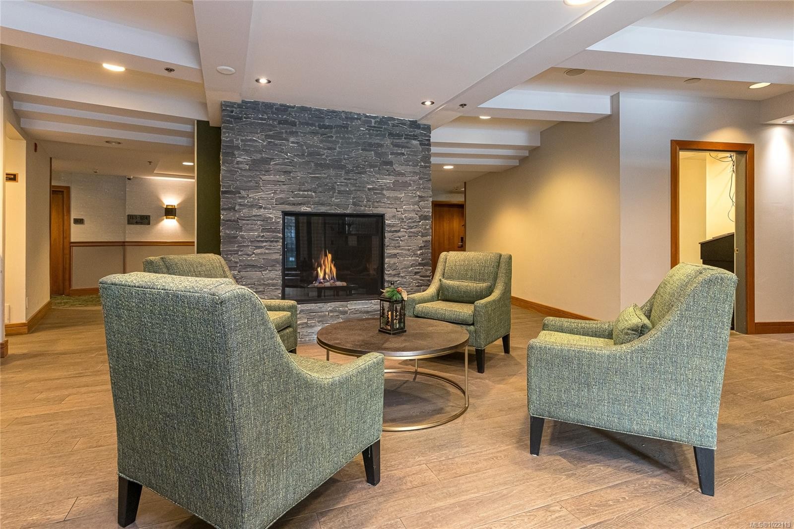 113/115B-1376 Lynburne Pl, Langford, BC - Indoor With Fireplace