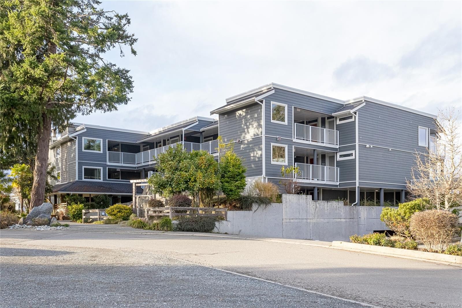 711-1600 Stroulger Rd, Nanoose Bay, BC - Outdoor With Facade