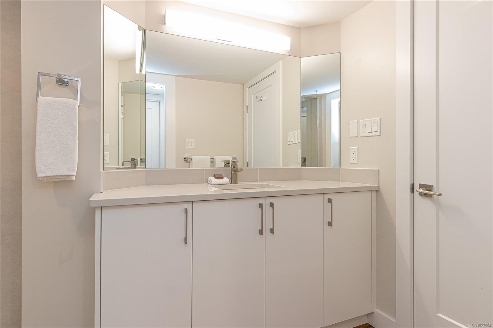 711-1600 Stroulger Rd, Nanoose Bay, BC - Indoor