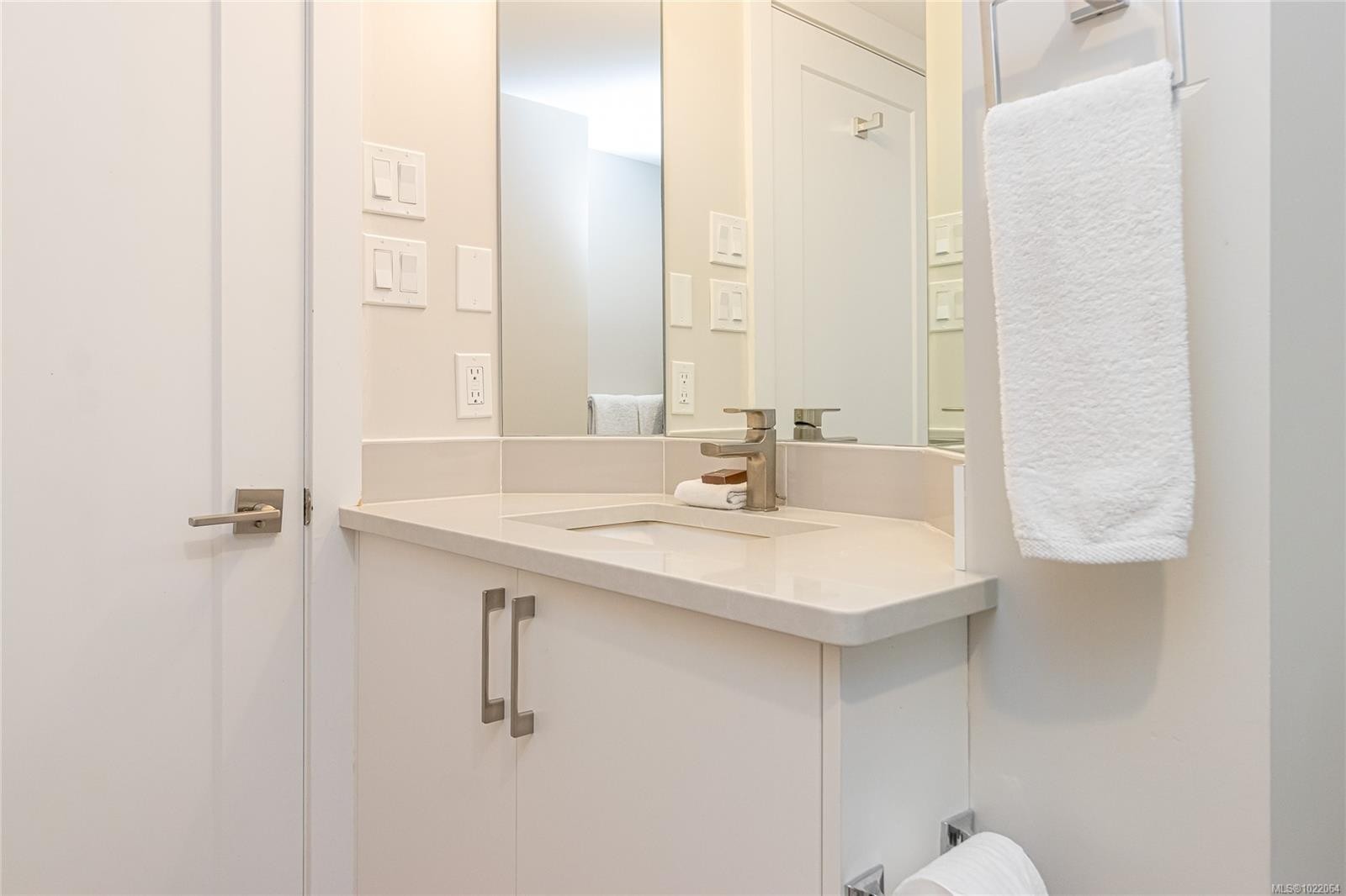 711-1600 Stroulger Rd, Nanoose Bay, BC - Outdoor