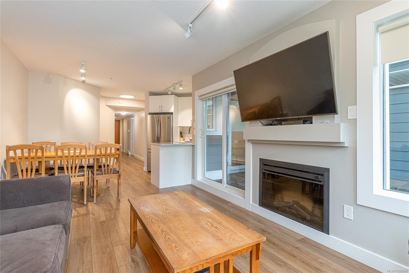711-1600 Stroulger Rd, Nanoose Bay, BC - Indoor Photo Showing Living Room With Fireplace