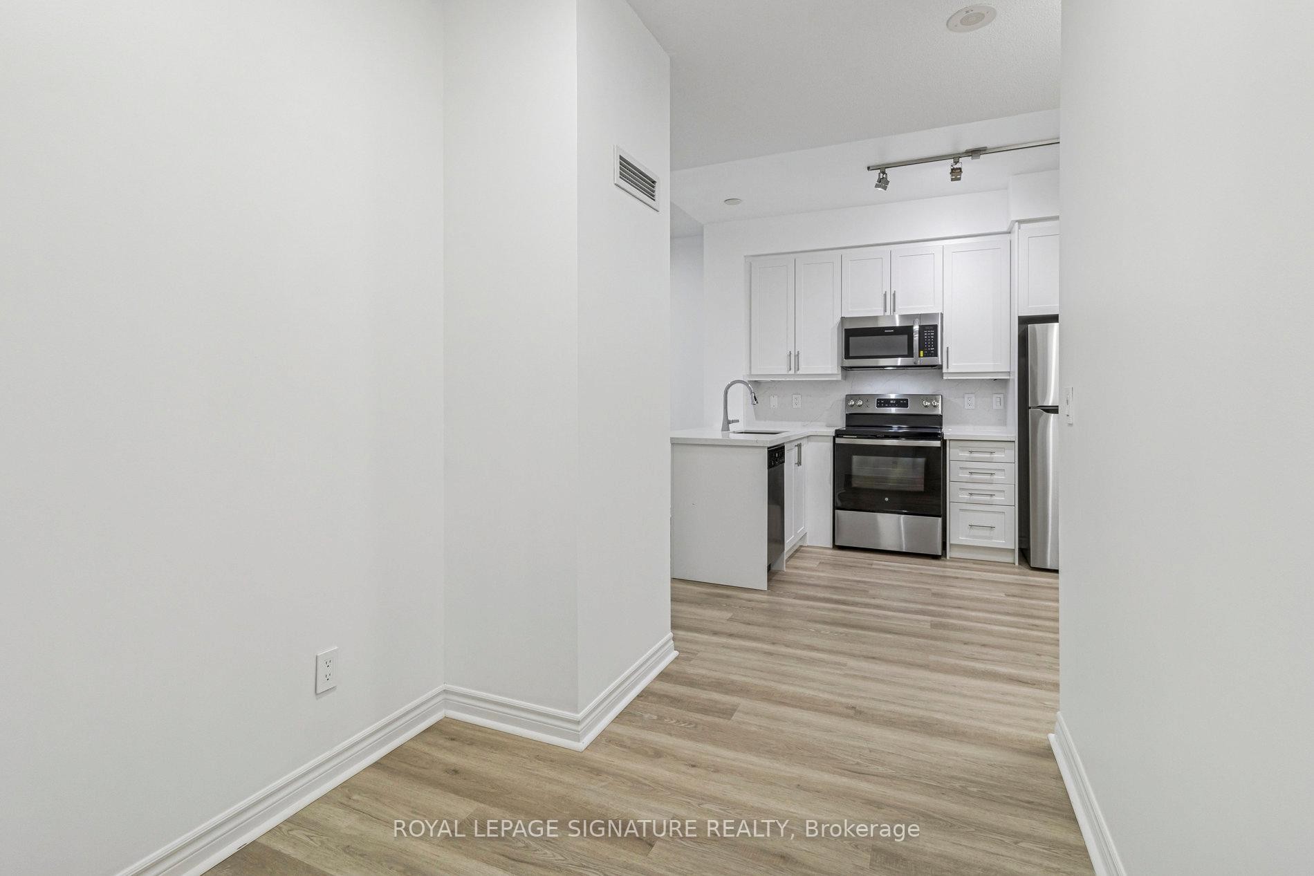 226-2885 Bayview Avenue, Toronto, ON - Indoor Photo Showing Kitchen