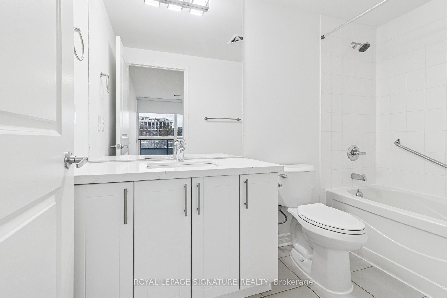 226-2885 Bayview Avenue, Toronto, ON - Indoor Photo Showing Bathroom