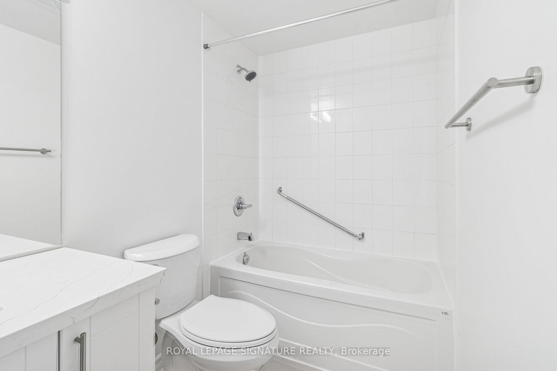 226-2885 Bayview Avenue, Toronto, ON - Indoor Photo Showing Bathroom