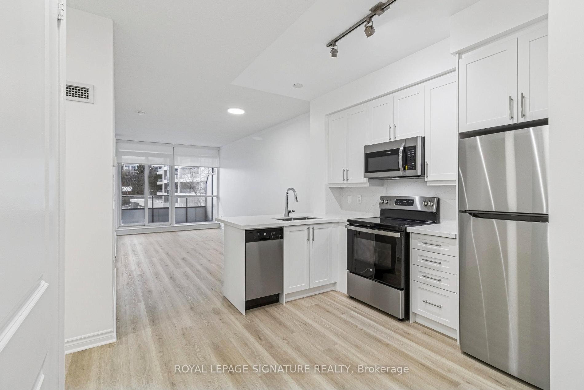 226-2885 Bayview Avenue, Toronto, ON - Indoor Photo Showing Kitchen