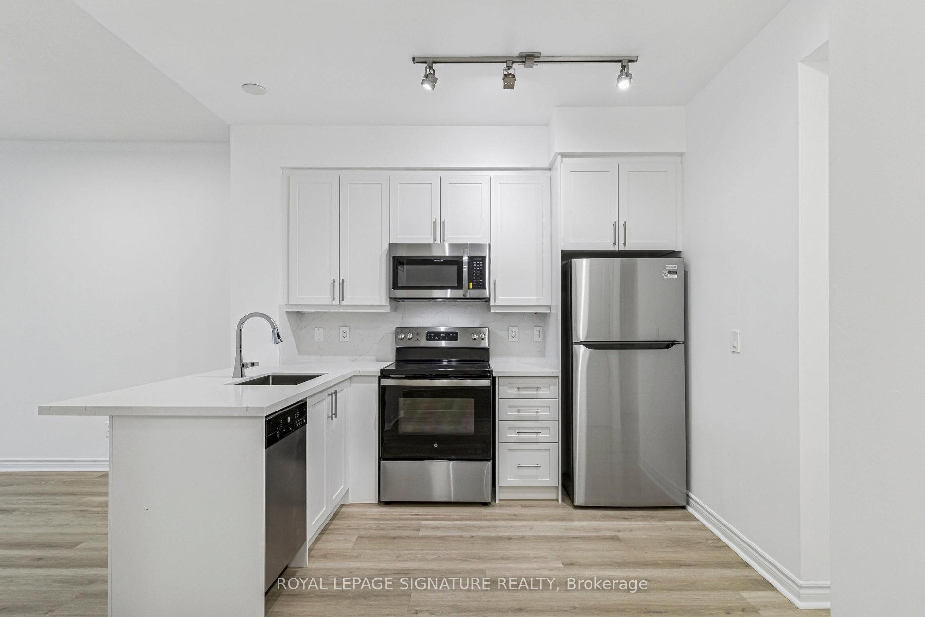 226-2885 Bayview Avenue, Toronto, ON - Indoor Photo Showing Kitchen