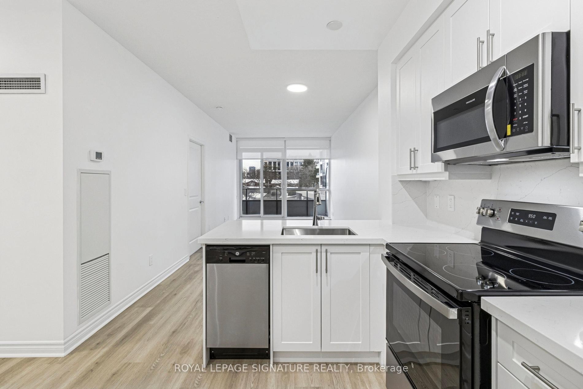 226-2885 Bayview Avenue, Toronto, ON - Indoor Photo Showing Kitchen