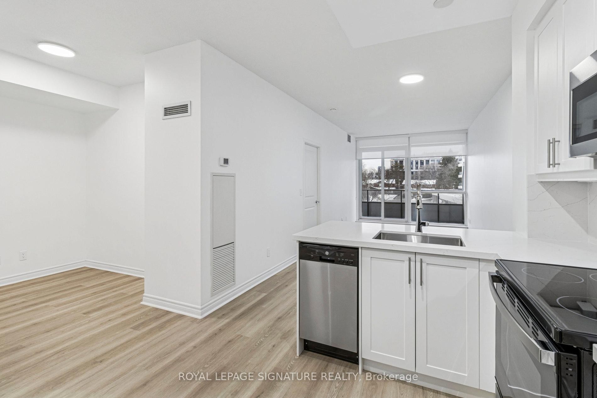 226-2885 Bayview Avenue, Toronto, ON - Indoor Photo Showing Kitchen