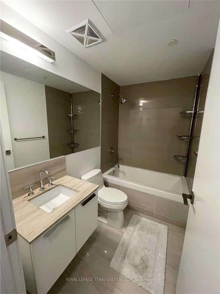 710-50 Charles Street E, Toronto, ON - Indoor Photo Showing Bathroom