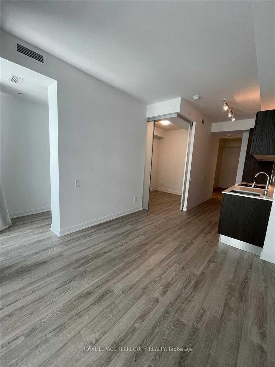 710-50 Charles Street E, Toronto, ON - Indoor Photo Showing Other Room