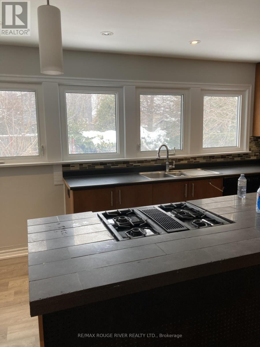 319 Burk Street, Oshawa, ON - Indoor Photo Showing Kitchen