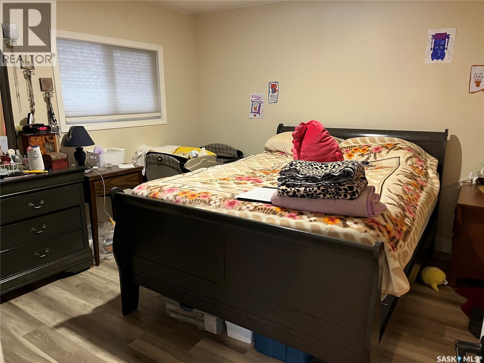 220 5Th Avenue E, Gravelbourg, SK - Indoor Photo Showing Bedroom