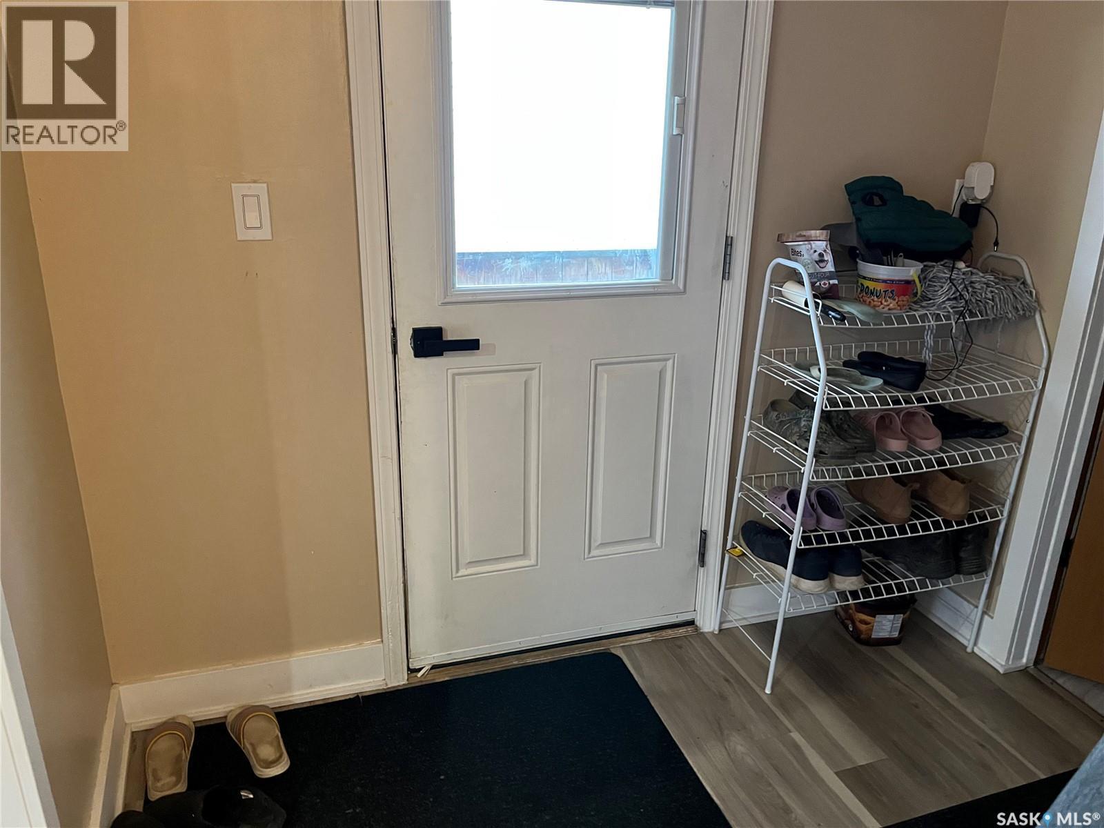 220 5Th Avenue E, Gravelbourg, SK - Indoor Photo Showing Other Room