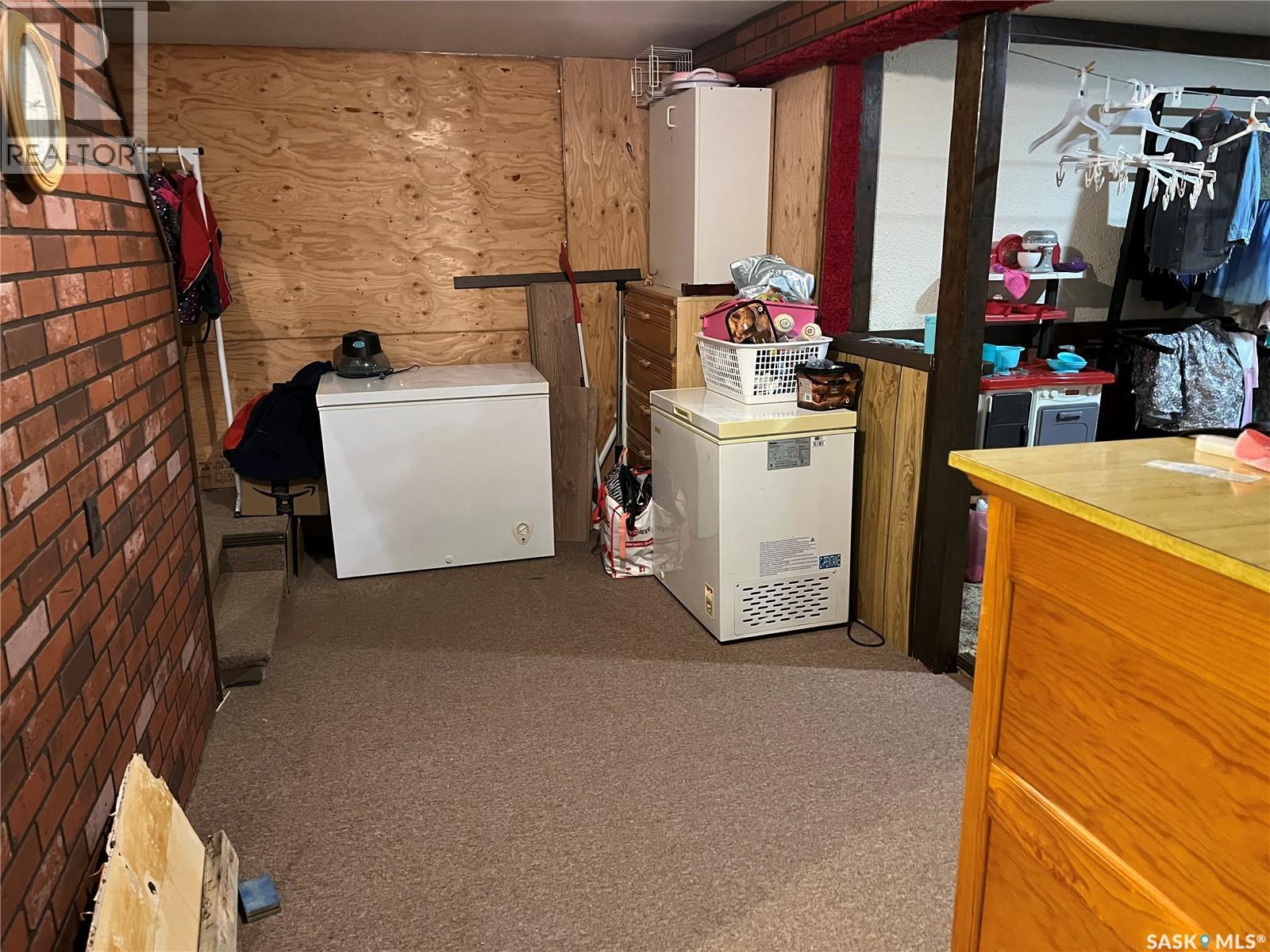 220 5Th Avenue E, Gravelbourg, SK - Indoor