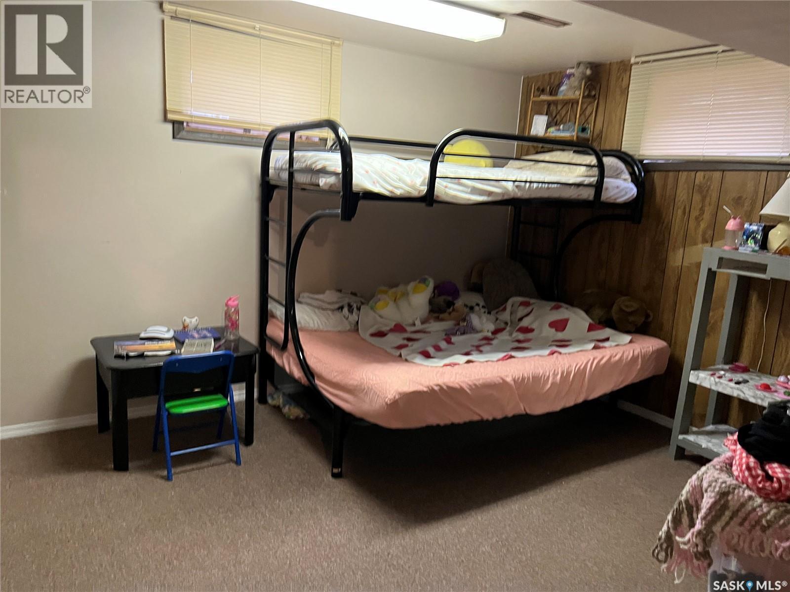 220 5Th Avenue E, Gravelbourg, SK - Indoor Photo Showing Bedroom