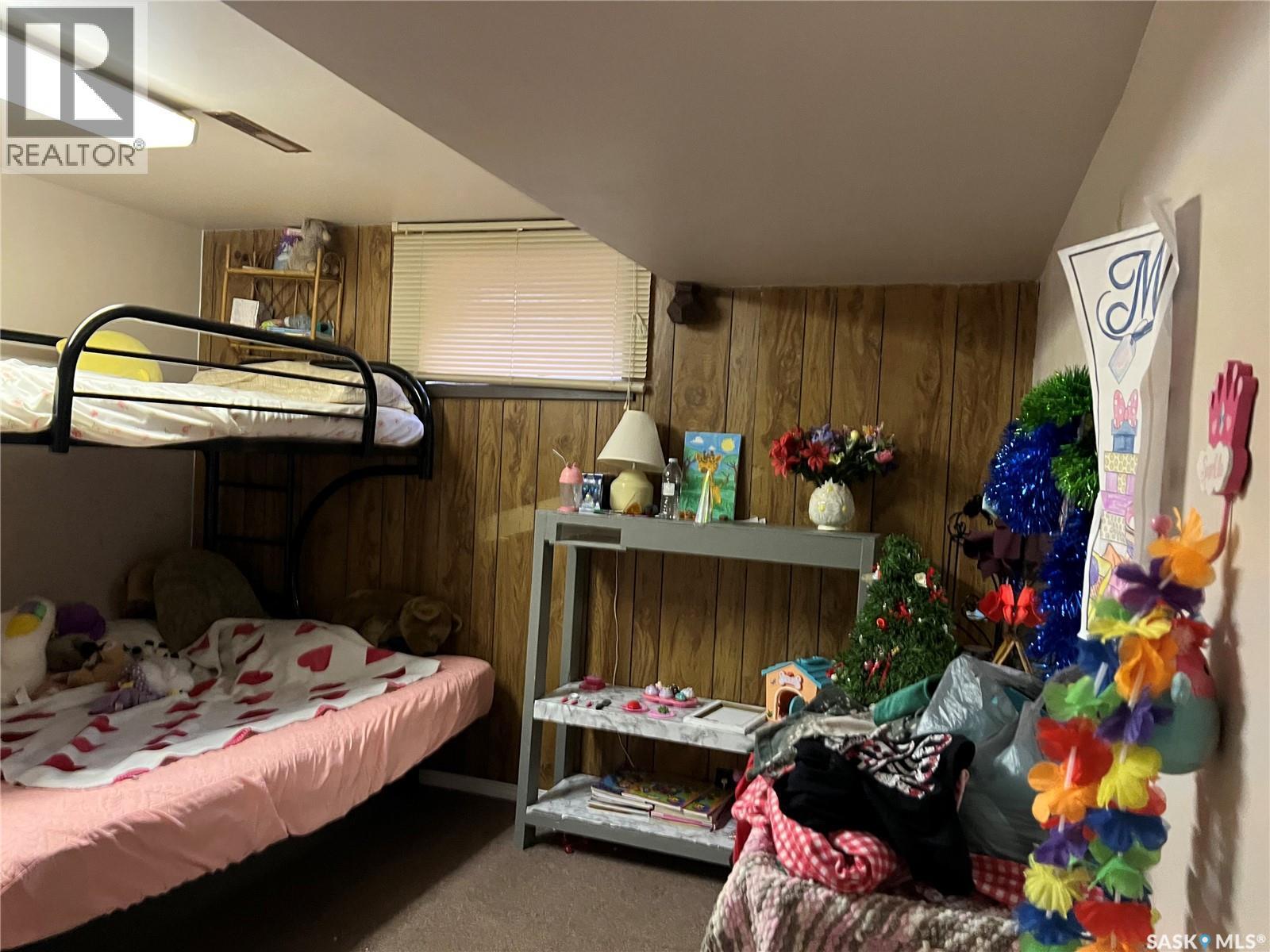 220 5Th Avenue E, Gravelbourg, SK - Indoor