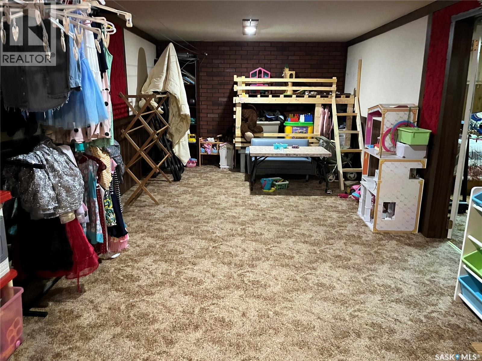 220 5Th Avenue E, Gravelbourg, SK - Indoor Photo Showing Other Room