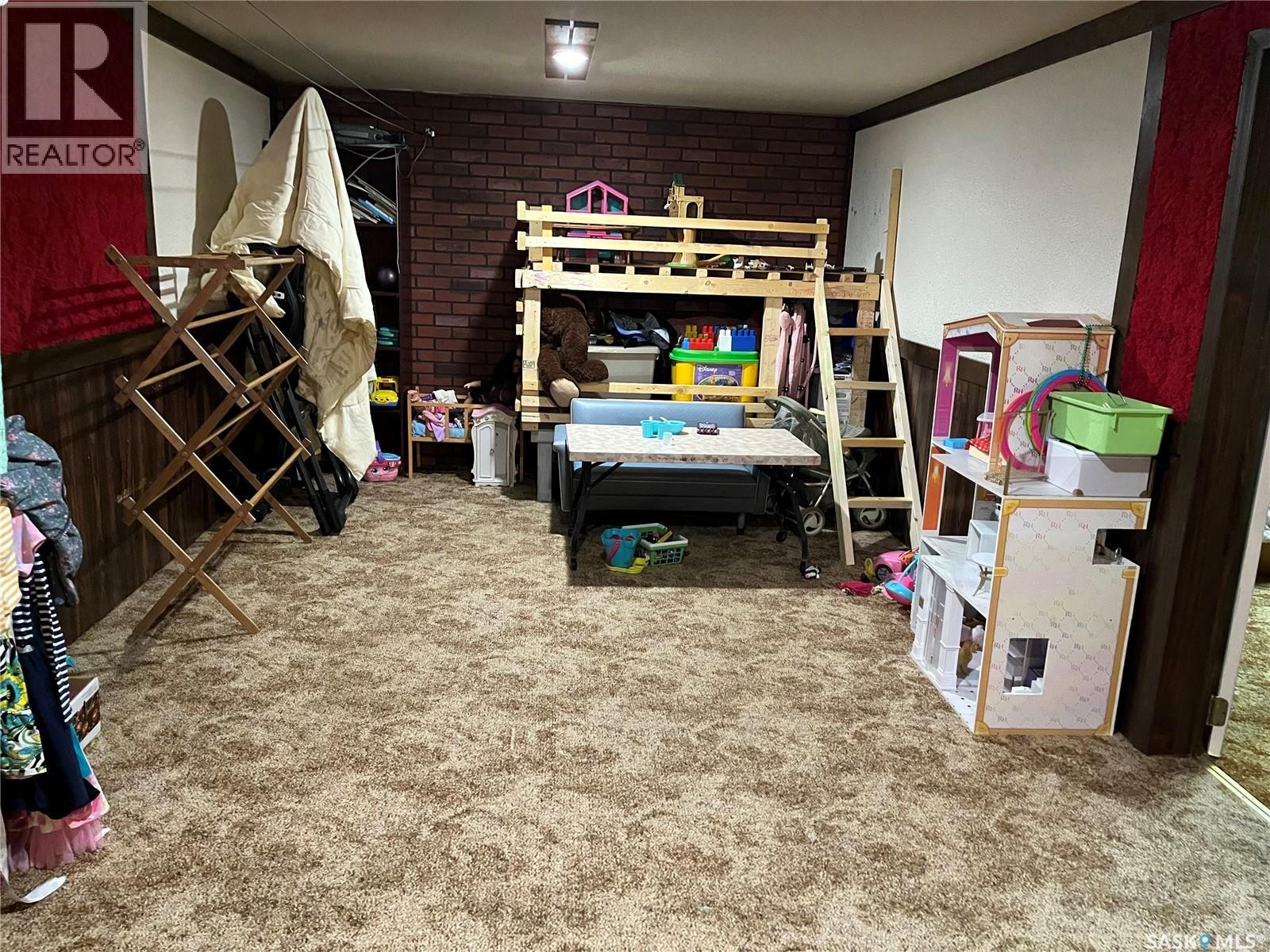 220 5Th Avenue E, Gravelbourg, SK - Indoor