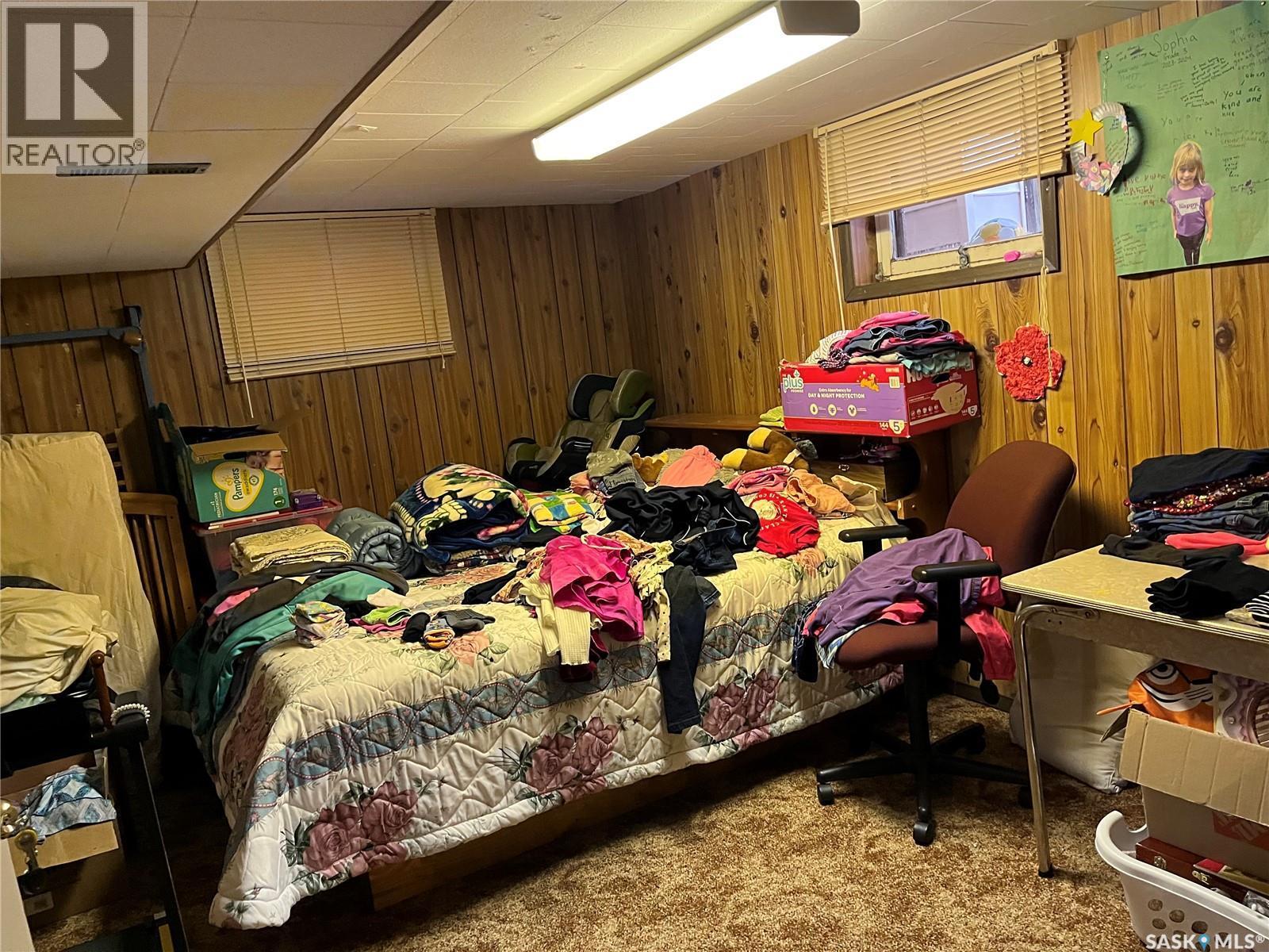 220 5Th Avenue E, Gravelbourg, SK - Indoor