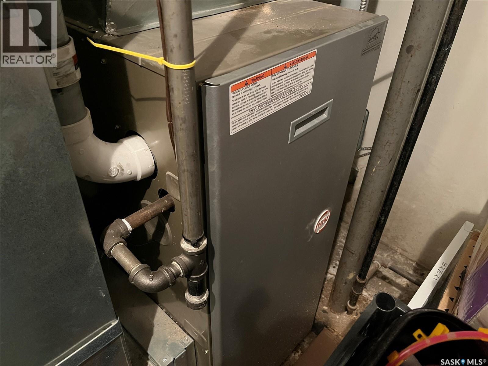 220 5Th Avenue E, Gravelbourg, SK - Indoor Photo Showing Basement